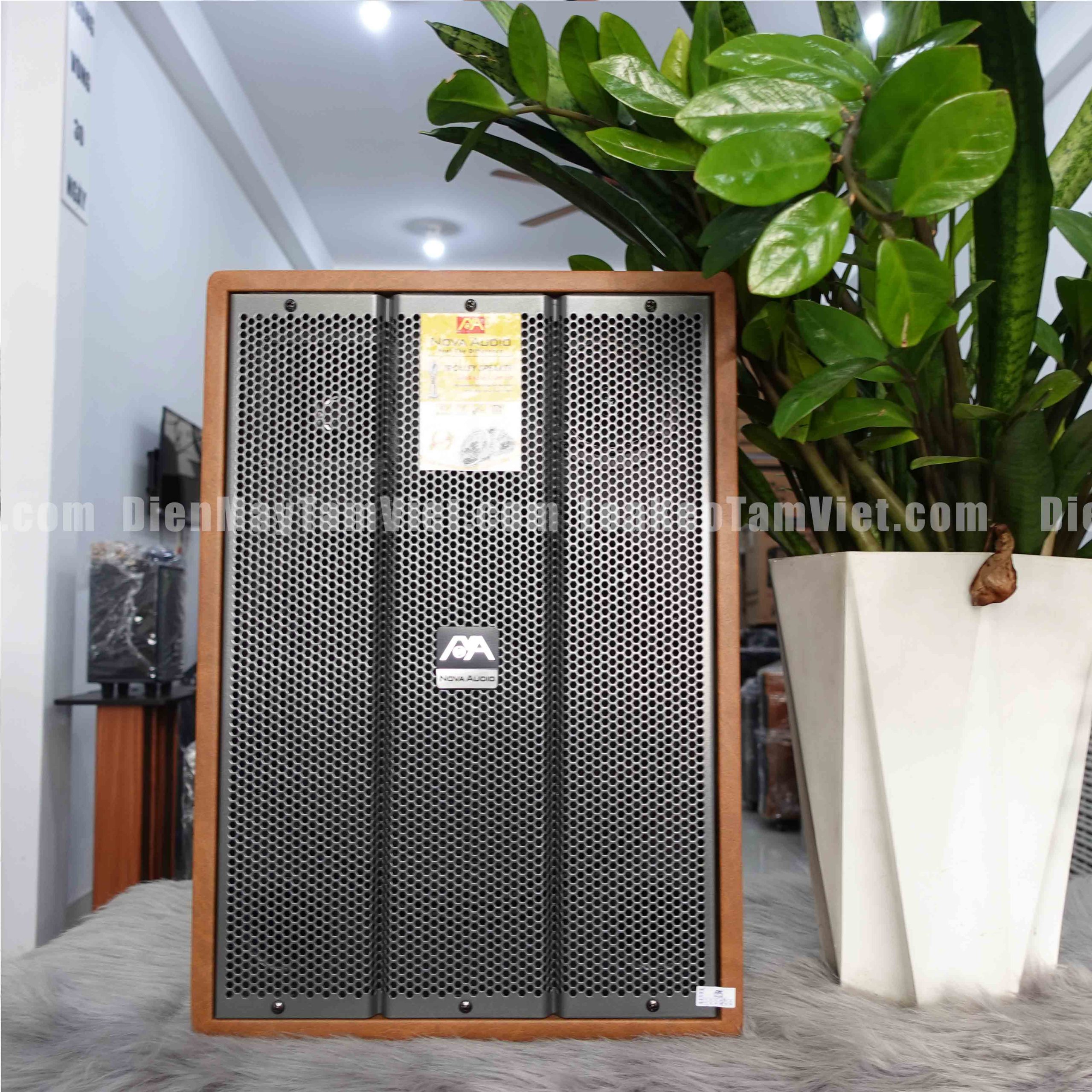loa-xach-tay-hat-karaoke-gia-dinh-tam-gia-5-trieu-moi-nhat-nova-f30max-01 loa-xach-tay-hat-karaoke-gia-dinh-tam-gia-5-trieu-moi-nhat-nova-f30max-01
