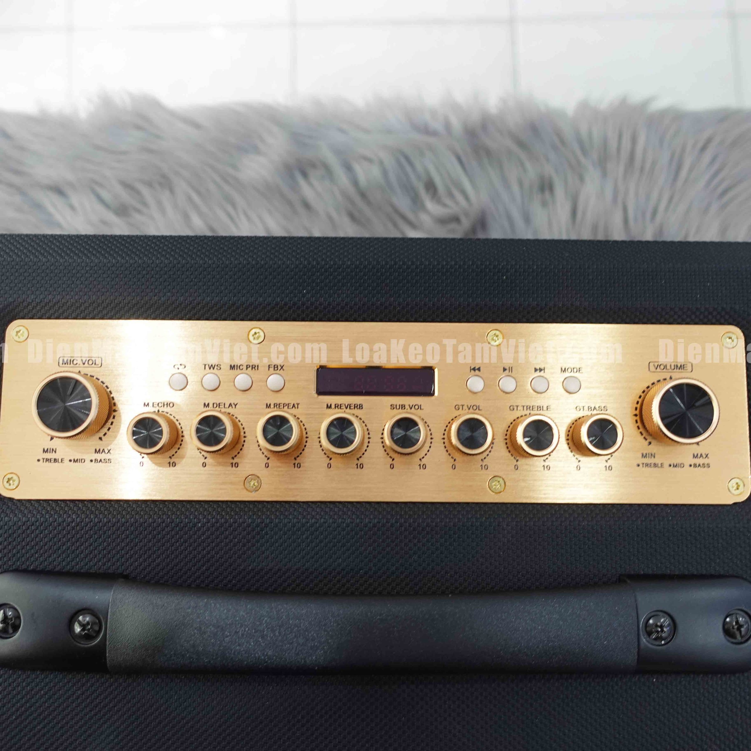 loa-karaoke-xach-tay-cong-suat-lon-sang-trong-tam-gia-6-trieu-nova-lux216v-04 loa-karaoke-xach-tay-cong-suat-lon-sang-trong-tam-gia-6-trieu-nova-lux216v-04